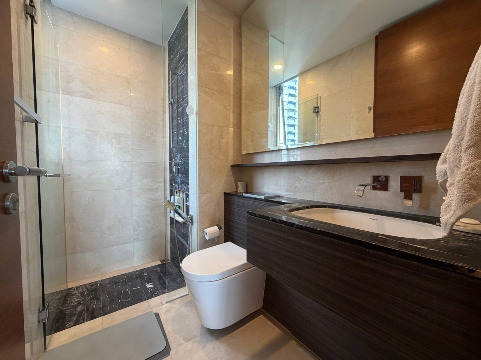 The Meyerise #19-05 bathroom