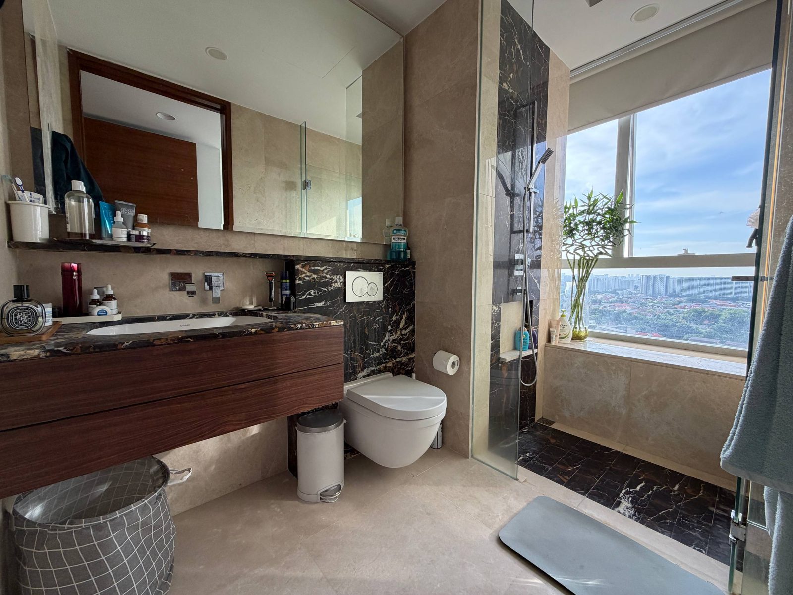 The Meyerise #19-05 master bathroom